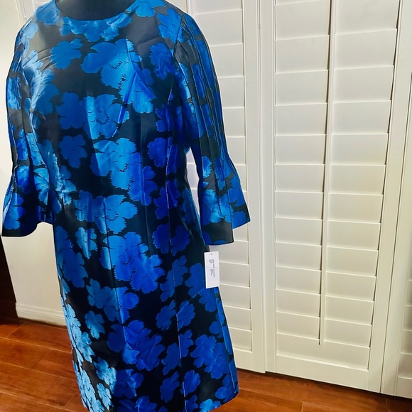 Elegant Blue Floral Dress - Picture 2 of 13